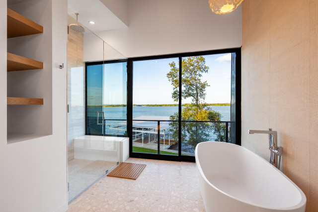 Lake LBJ Contemporary Natural Modern modern-badezimmer