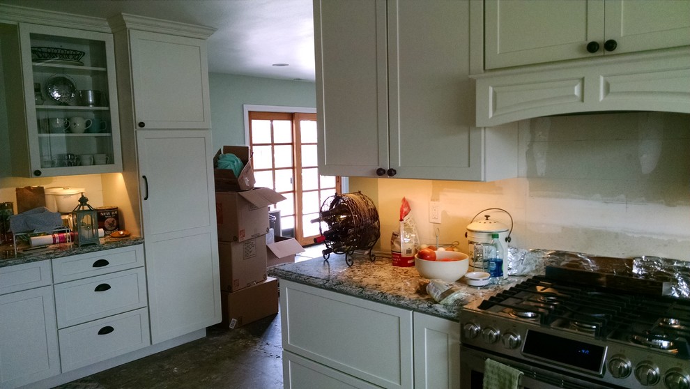 Mid-sized trendy u-shaped open concept kitchen photo in Los Angeles with no island