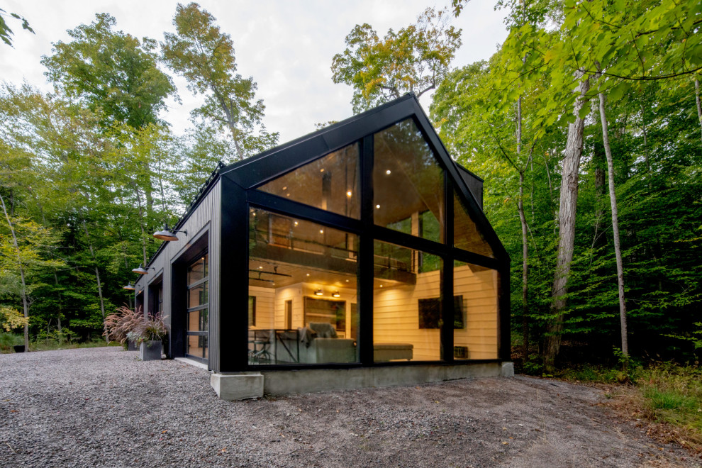 Danish garage photo in Toronto