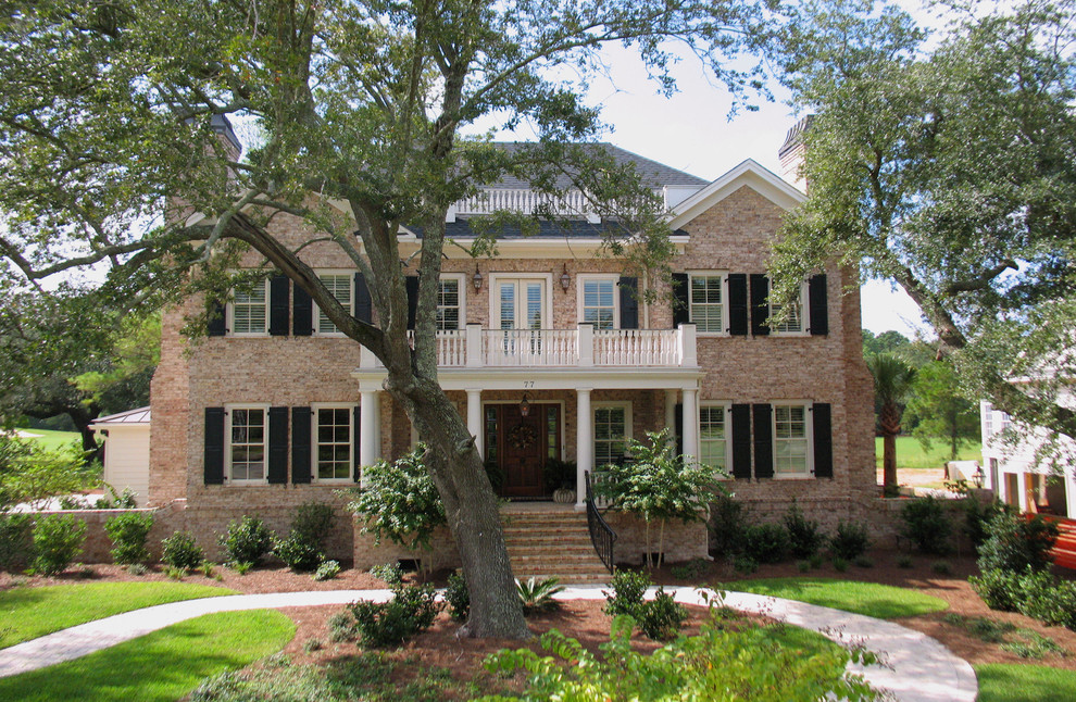 Design ideas for a traditional exterior in Charleston.