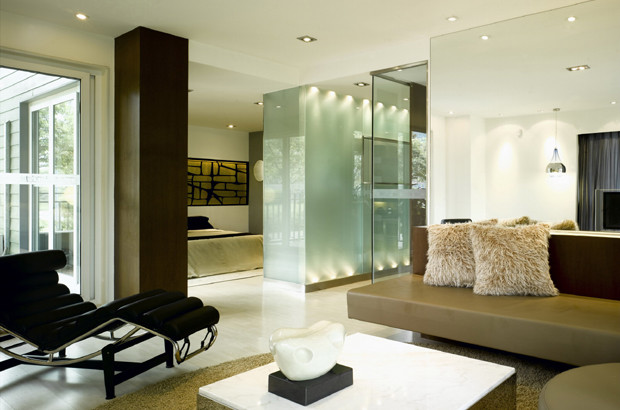 This is an example of a modern living room in Hong Kong.