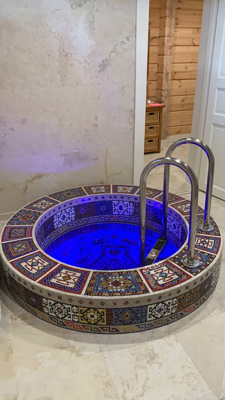 Купель из мозаики. Подмосковье, частный дом