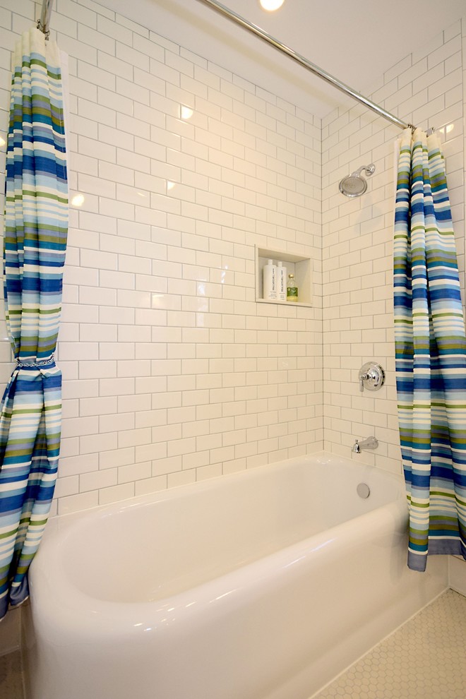 Inspiration for a traditional bathroom in Chicago with subway tile.