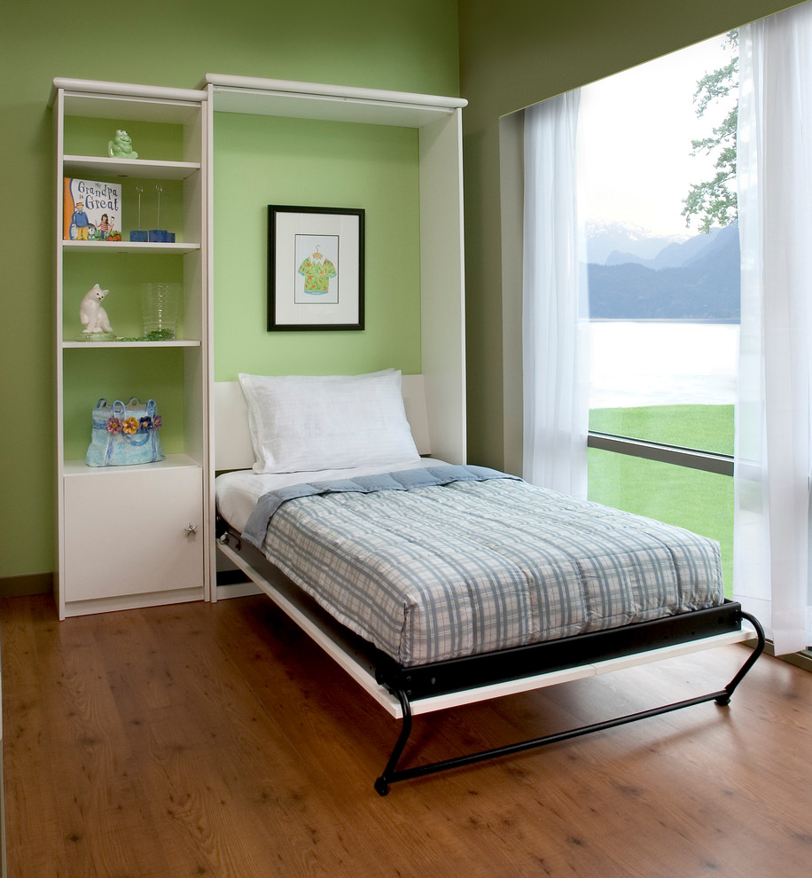 Mid-sized traditional guest bedroom in Orange County with green walls, light hardwood floors and no fireplace.