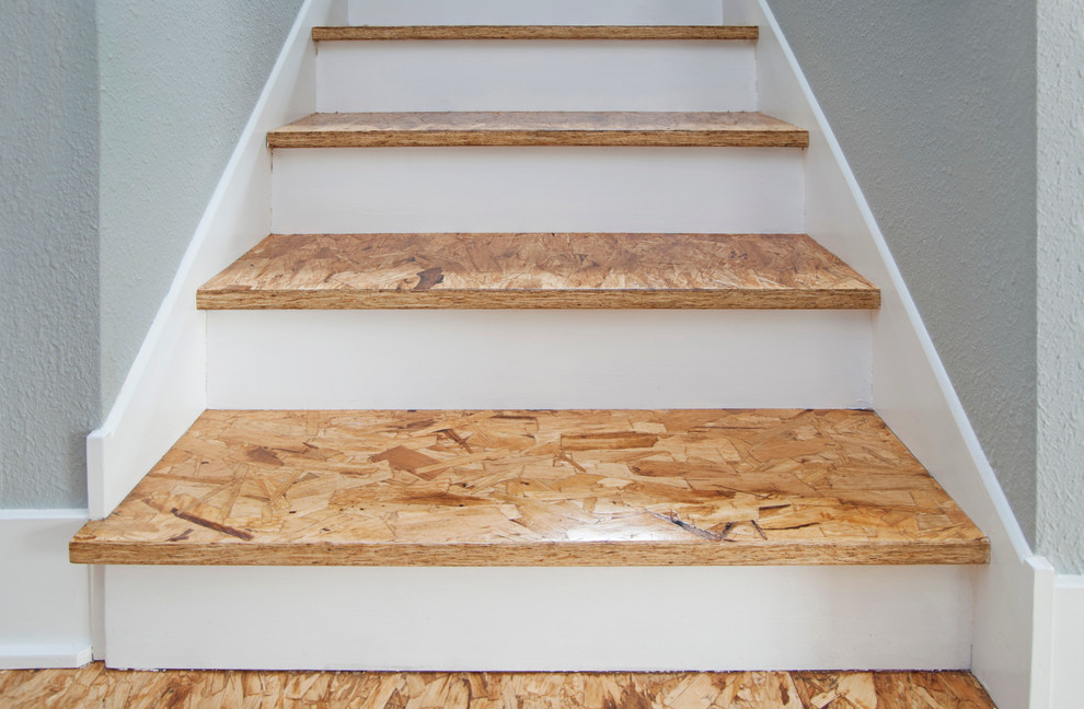 Example of a small transitional staircase design in Minneapolis