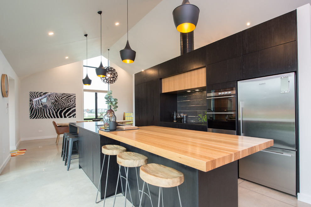 Design ideas for a contemporary kitchen in Hamilton.