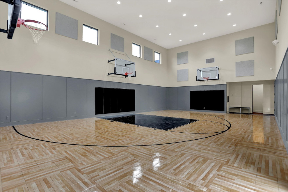 Inspiration for a large modern home gym remodel in New York