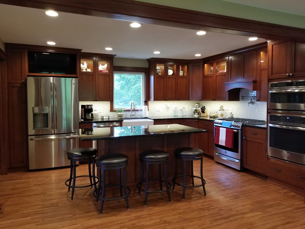 Kitchen - transitional kitchen idea