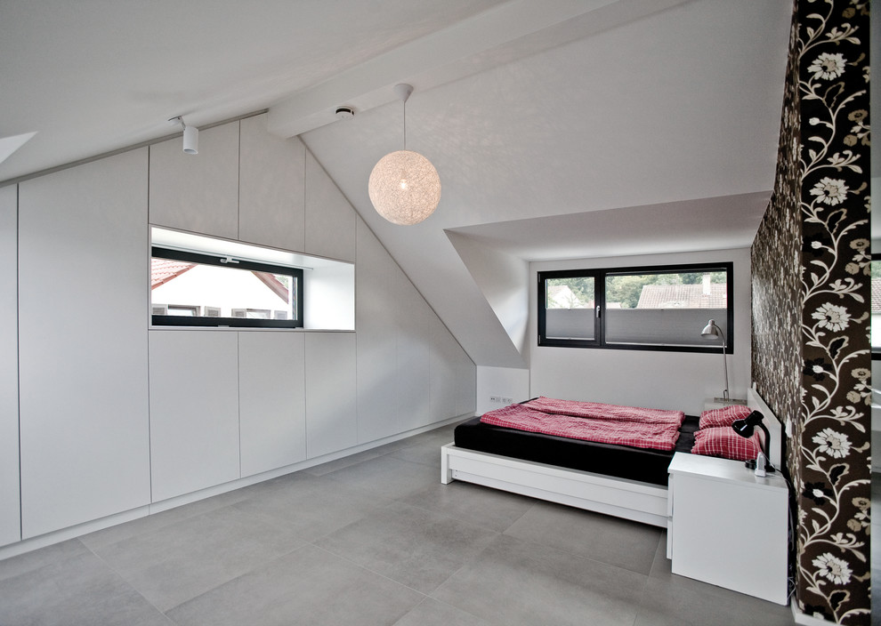 Contemporary bedroom in Stuttgart with white walls and no fireplace.