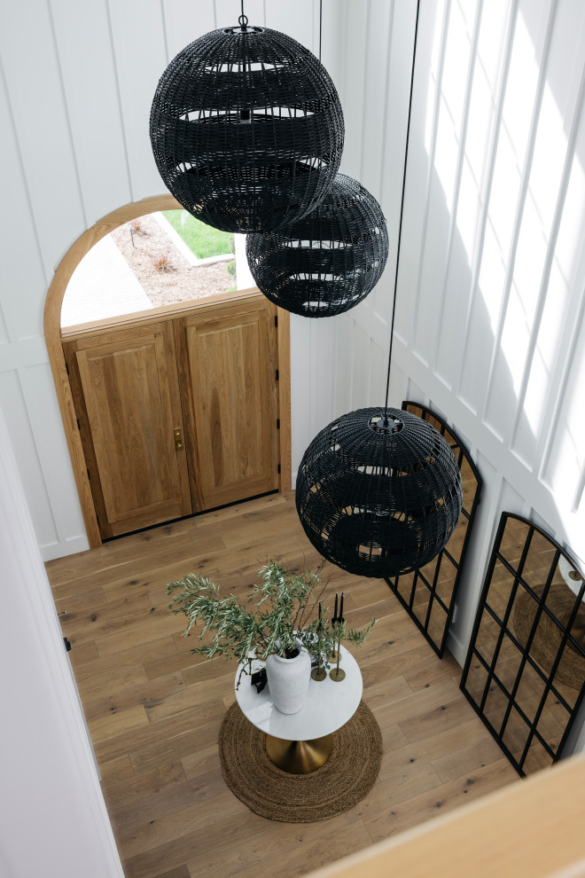 Example of a transitional home design design in Phoenix