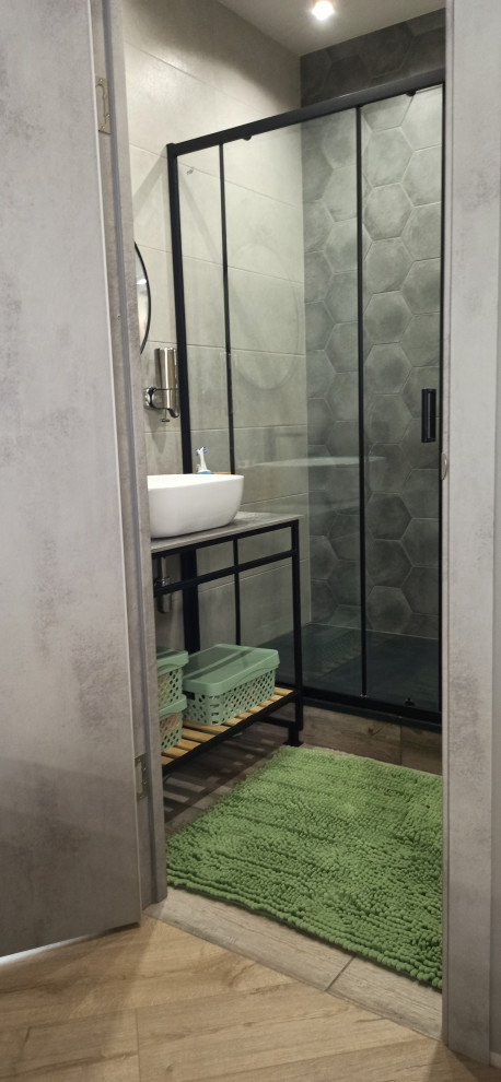 Современный интерьер с элементами лофта и сканди.