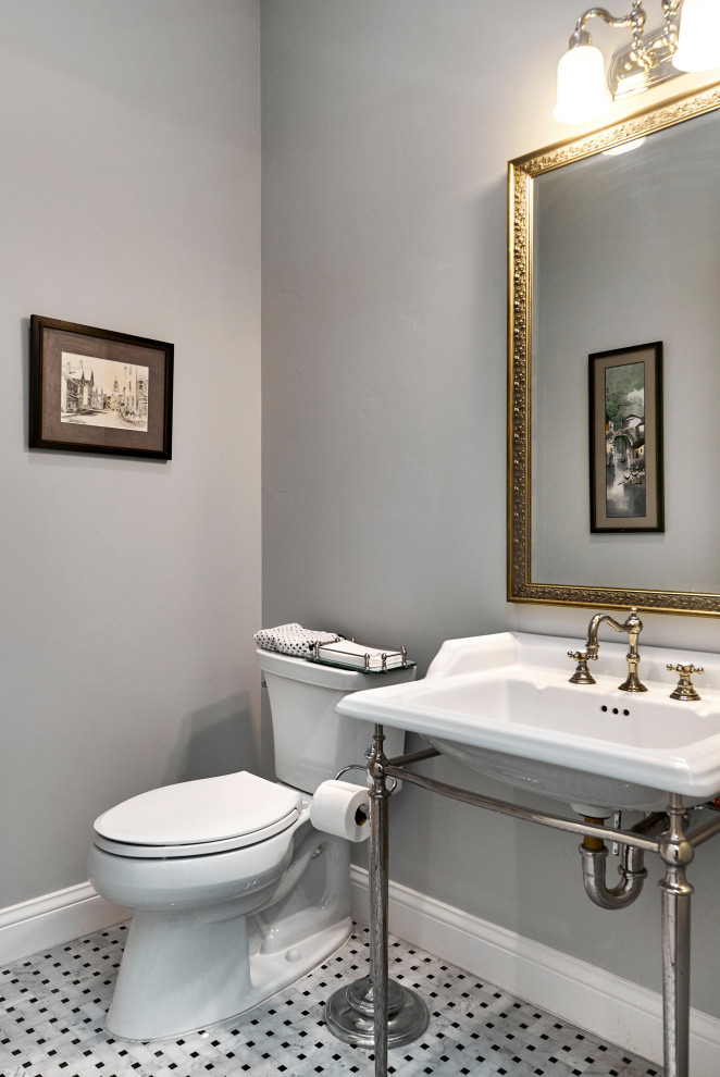 Exemple d'un petit WC et toilettes chic avec des portes de placard blanches, WC séparés, un carrelage gris, un mur gris, un sol en marbre, un plan vasque, un plan de toilette en surface solide, un sol gris, un plan de toilette blanc et meuble-lavabo sur pied.