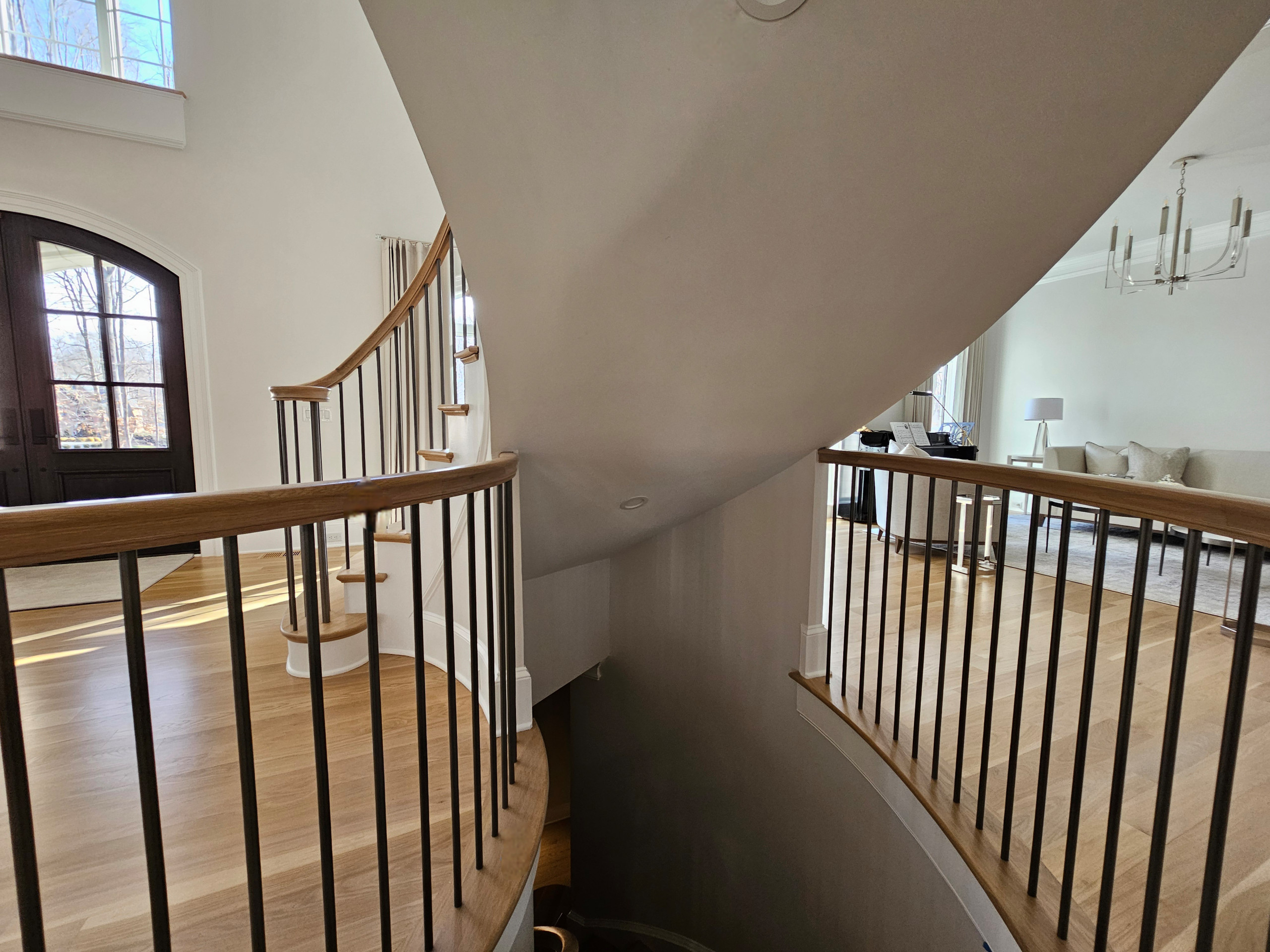116_Elegant & Eye-catching Curved Staircase, Leesburg VA 20175