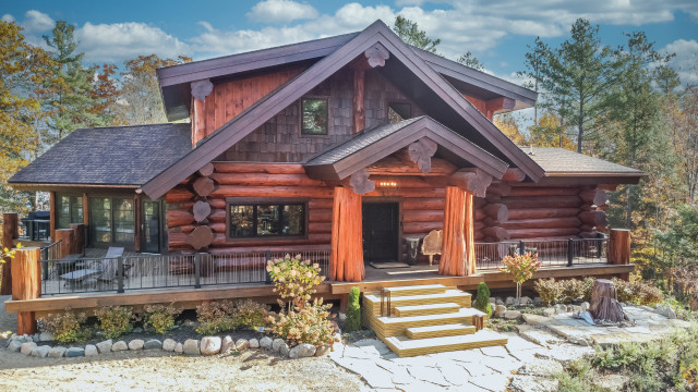 Rustic Log Elegance - Main Entry Elevation montagne-facade