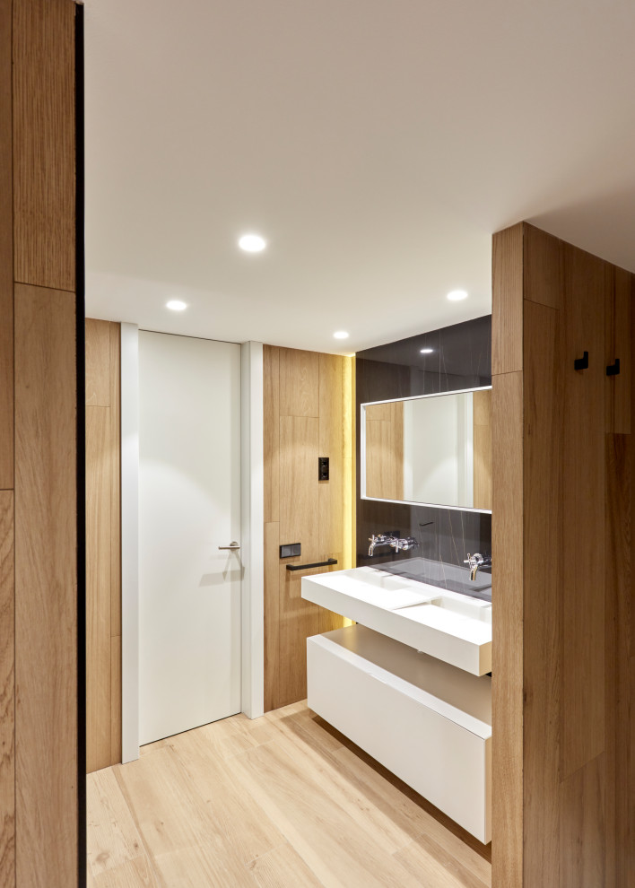 Photo of a contemporary bathroom in Madrid.