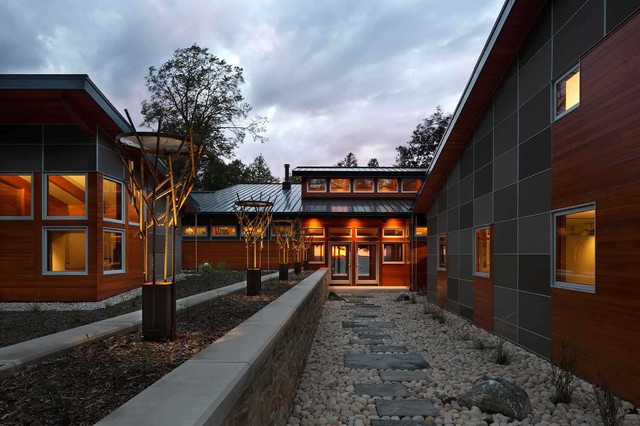 Rounded Rocks Cabin trendy-hus-og-facade