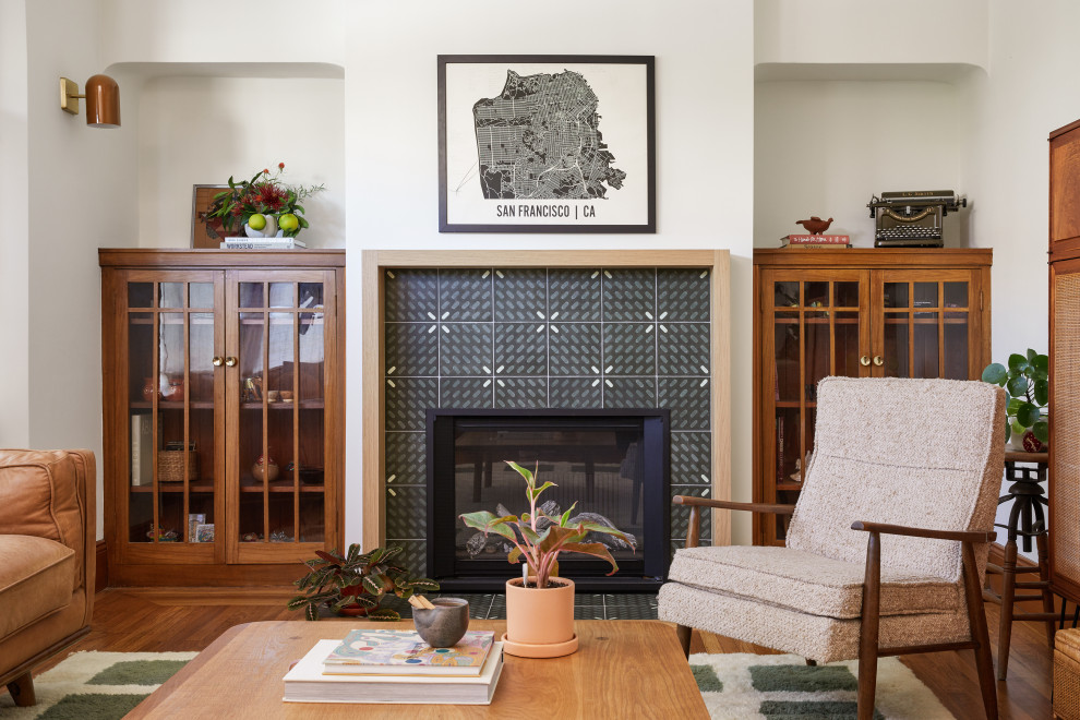 Design ideas for a small traditional enclosed living room in San Francisco.