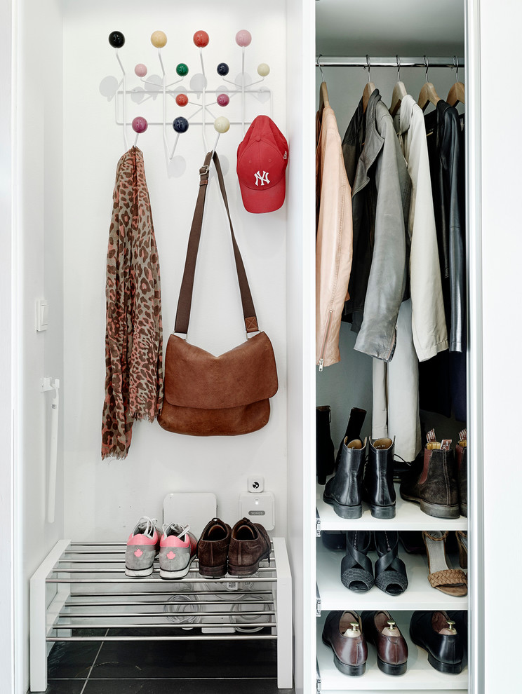 Design ideas for a traditional storage and wardrobe in Gothenburg.