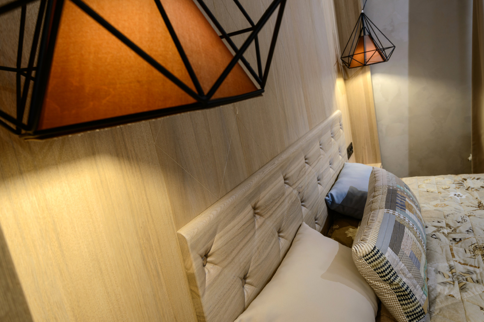 Кровать и панно из массива дуба