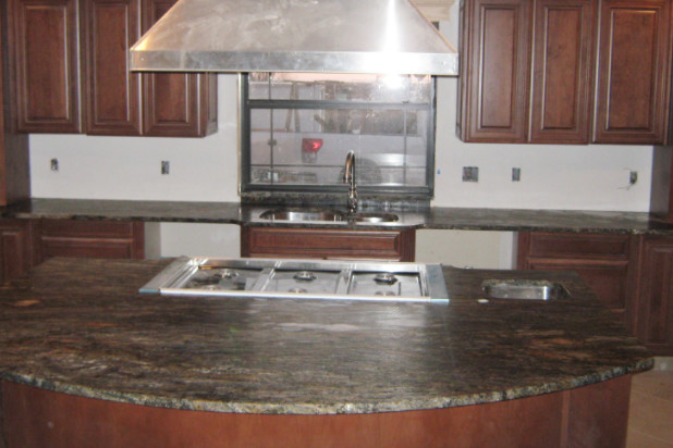 Kitchen - kitchen idea in Orange County