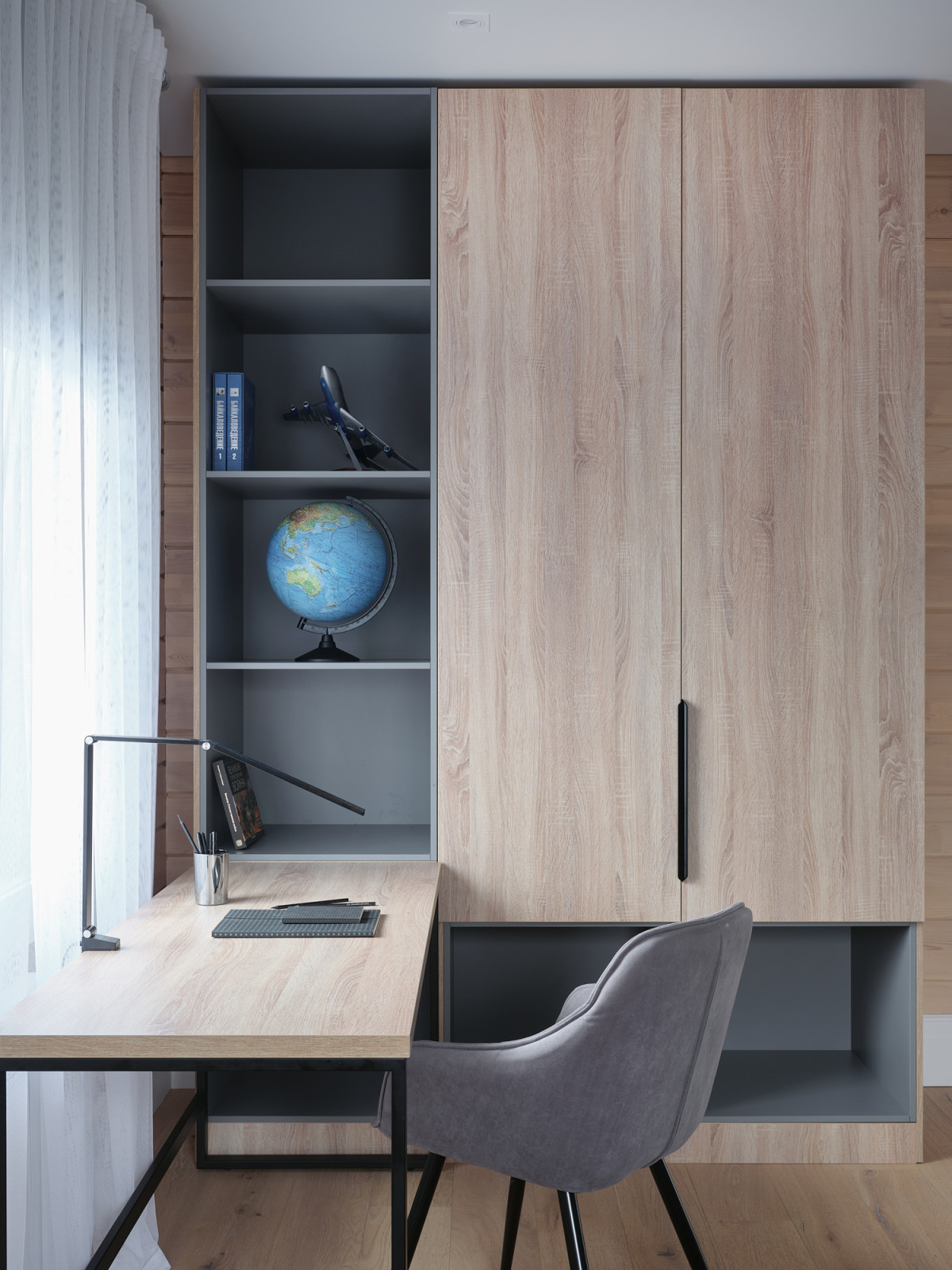 Интерьер двухэтажного дома из клееного бруса со вторым светом