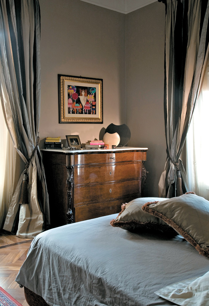 ナポリにあるコンテンポラリースタイルのおしゃれな住まいの写真