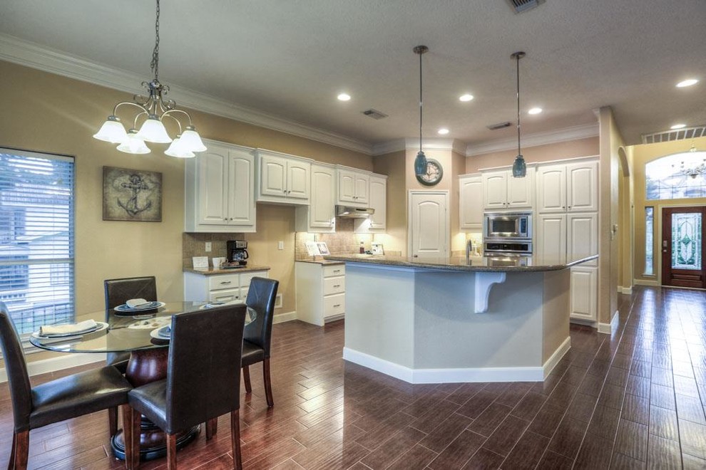 Kitchen - coastal kitchen idea in Houston
