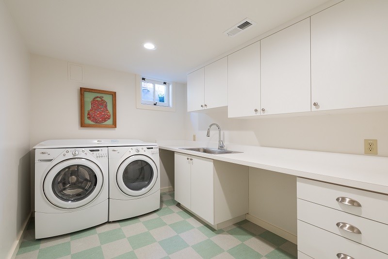 Photo of a midcentury laundry room in Salt Lake City.