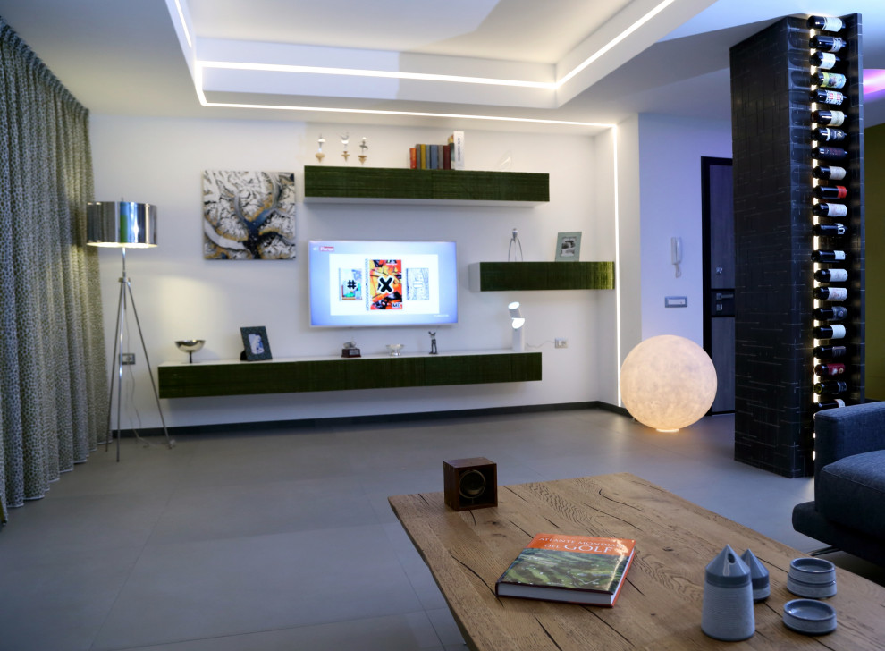 Esempio di un soggiorno contemporaneo chiuso con pavimento in gres porcellanato, camino ad angolo, cornice del camino in pietra e pavimento grigio