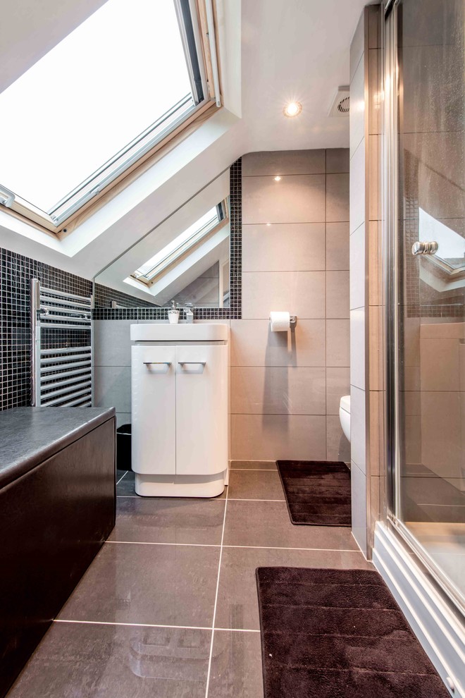 Bathroom - transitional bathroom idea in London
