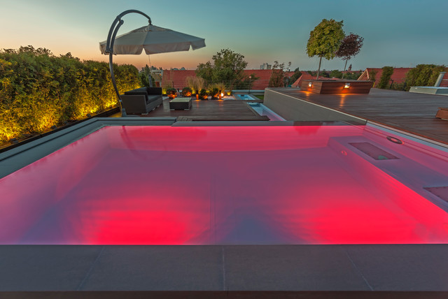 Poolanlage auf dem Dach pool
