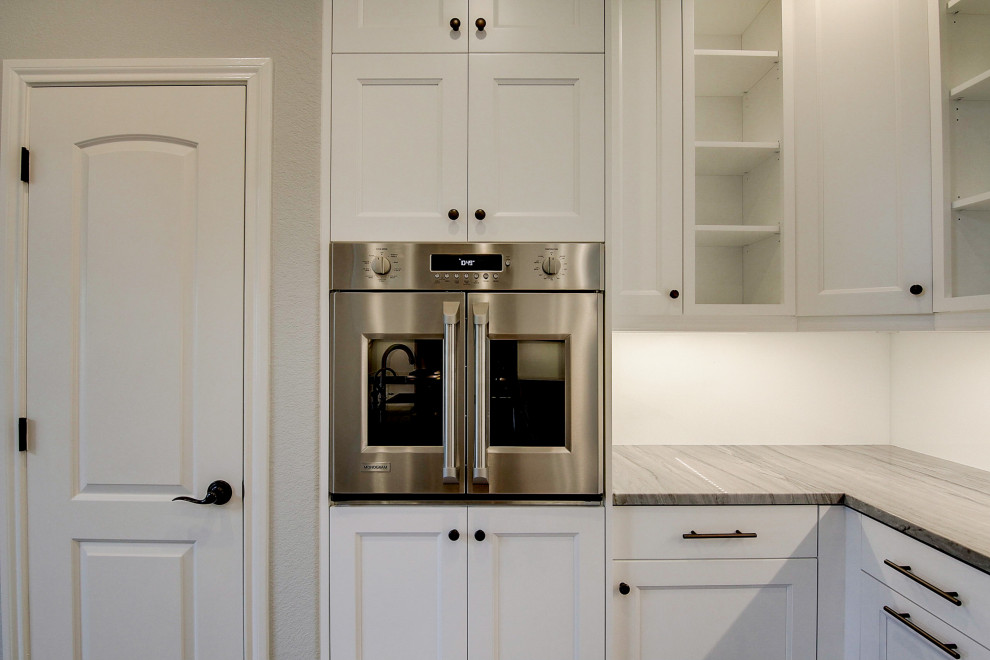 Home design - transitional home design idea in Austin