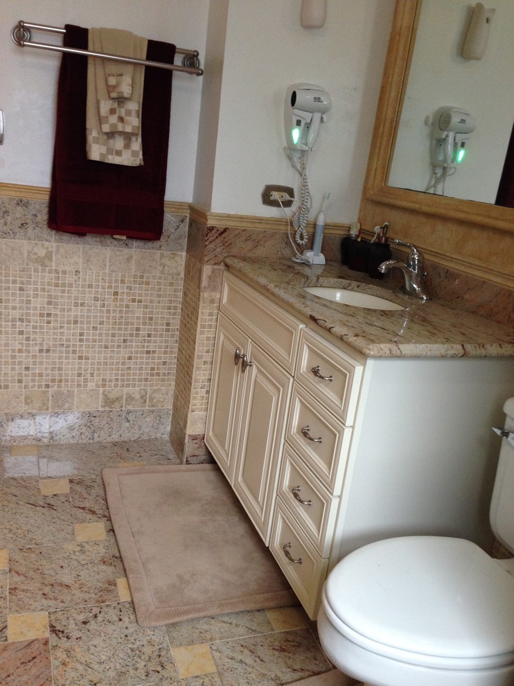 Home design - transitional home design idea in Chicago