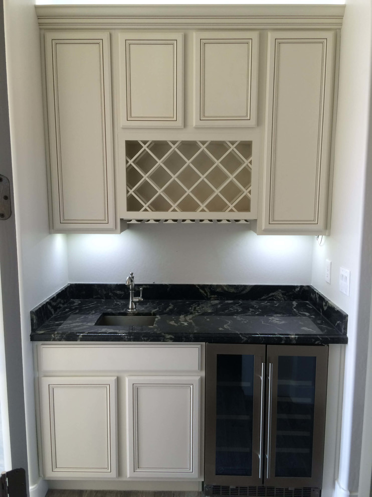 Kitchen - transitional kitchen idea