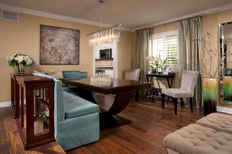 Photo of a contemporary family room in Orange County.