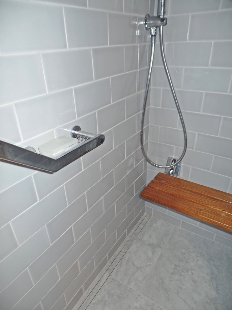 Mid-sized transitional home design photo