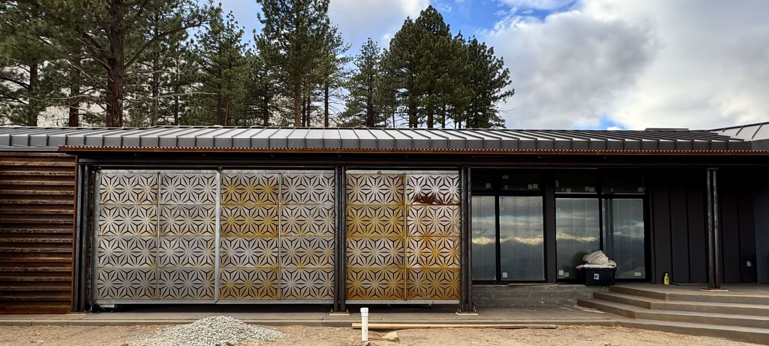 Exterior sun/wind shutters
