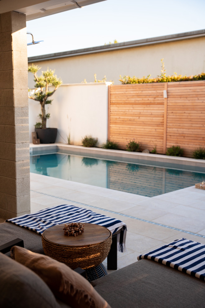 Moderner Pool in Sonstige