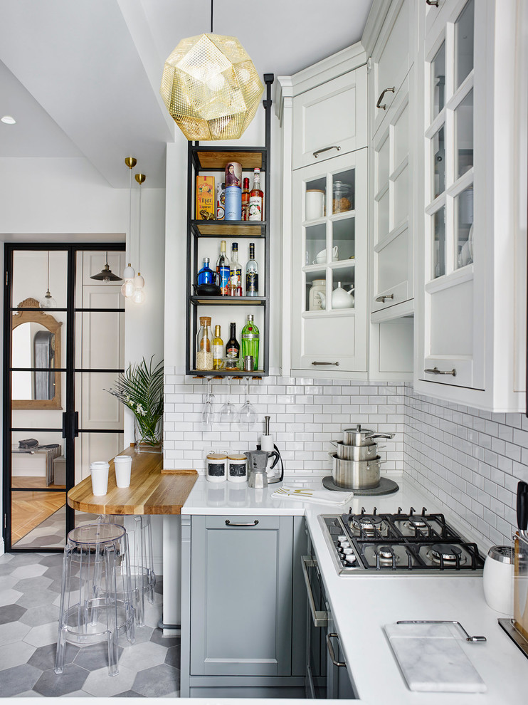 Inspiration for a scandinavian u-shaped separate kitchen in Moscow with shaker cabinets, white splashback and no island.
