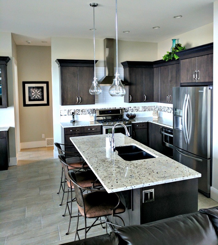 Inspiration for a transitional kitchen remodel in Vancouver