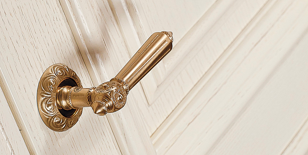 Alvero doors in details