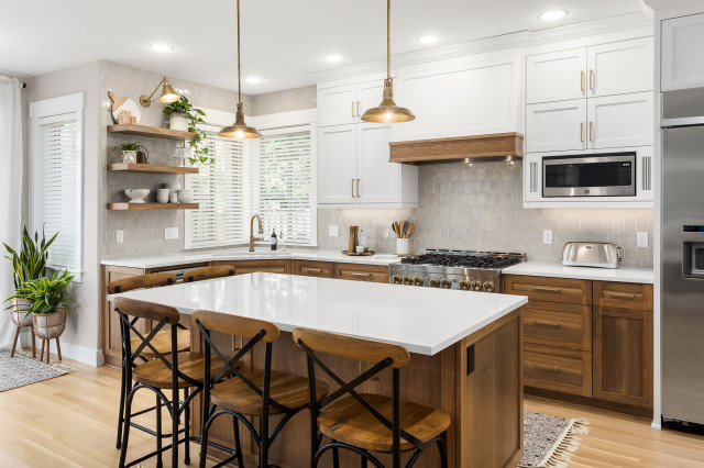 New This Week: 4 Ways With White-and-Wood Kitchens