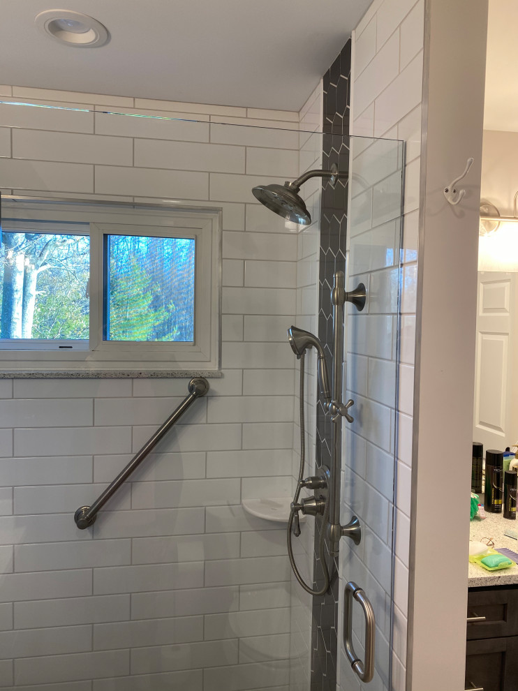 Transitional home design photo in Cincinnati