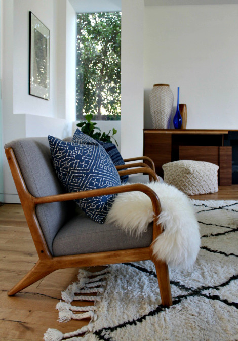 Indigo Blue Coastal Living Room With Moroccan Rug Beach Style Living Room Los Angeles By Madison Modern Home