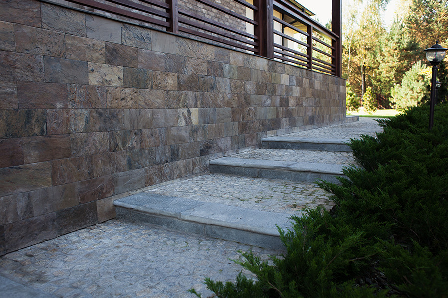 Каменный мотив