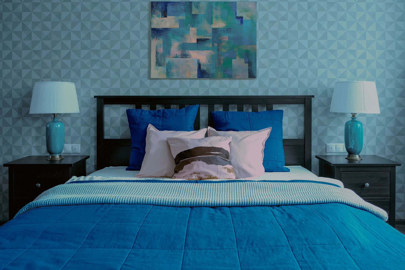 Двухкомнатная квартира для молодой девушки