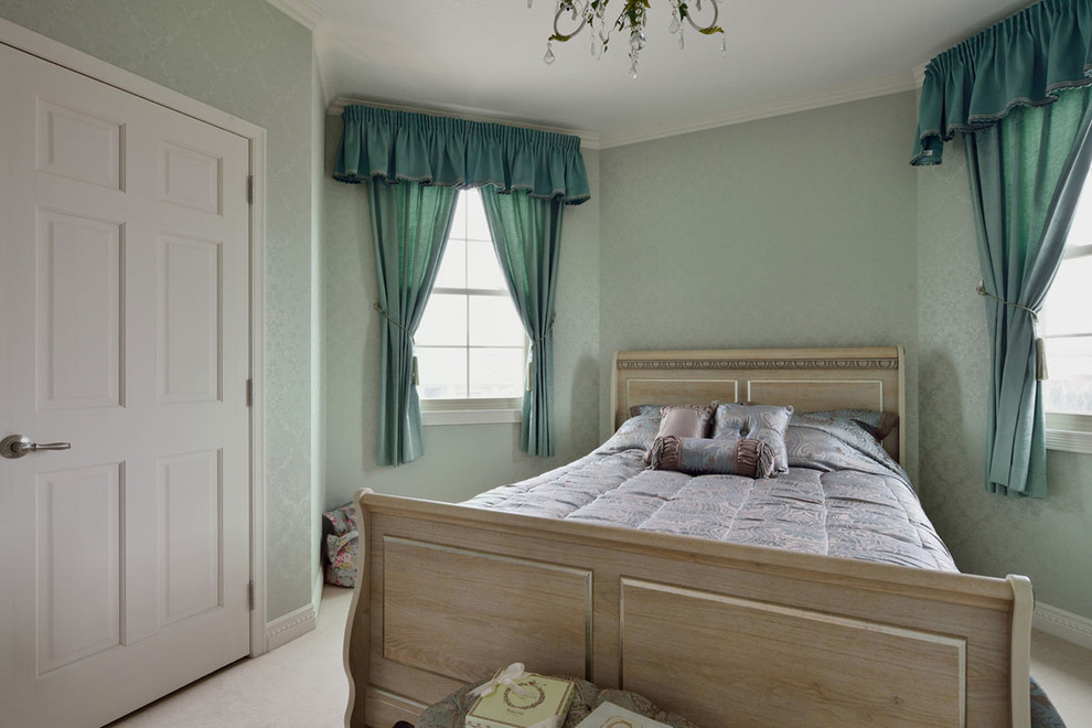 他の地域にあるトラディショナルスタイルのおしゃれな寝室のレイアウト