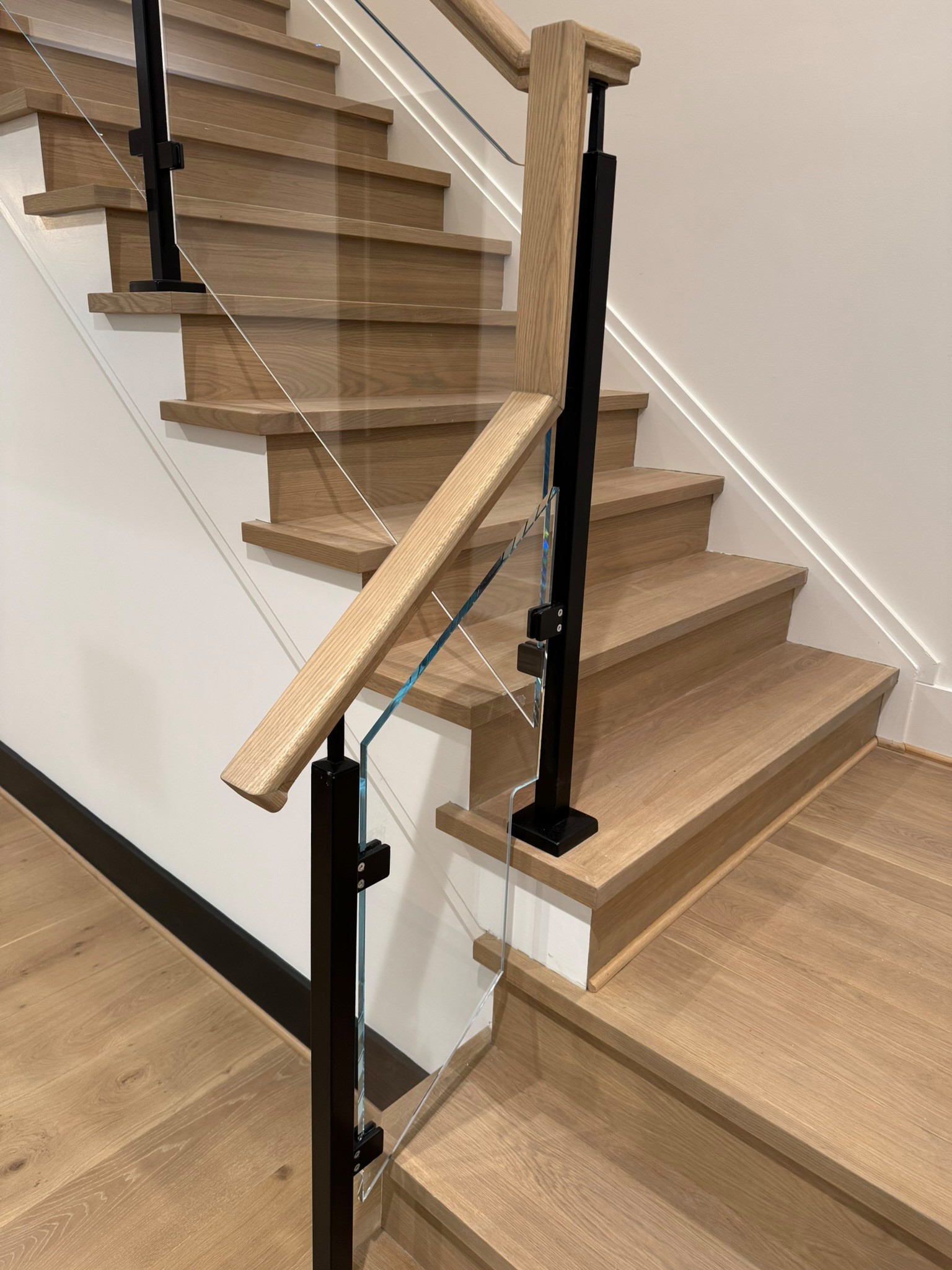 134_Modern White Oak Stair with Glass Balustrade, Vienna, VA 22180