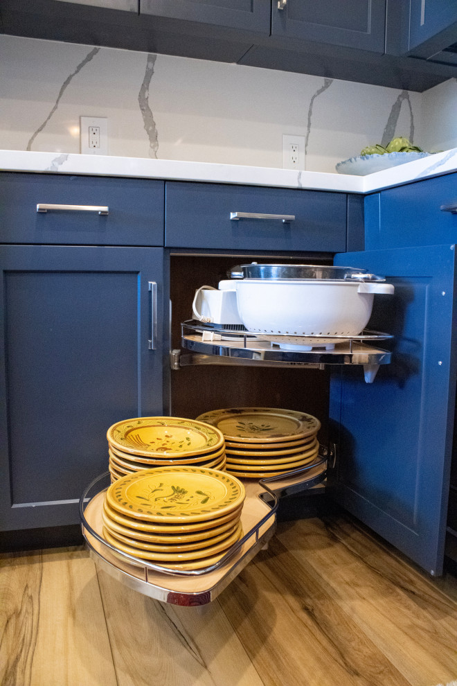 Inspiration for a mid-sized transitional eat-in kitchen remodel in Phoenix with an undermount sink, shaker cabinets, blue cabinets, quartz countertops, white backsplash, quartz backsplash, stainless steel appliances, an island and white countertops