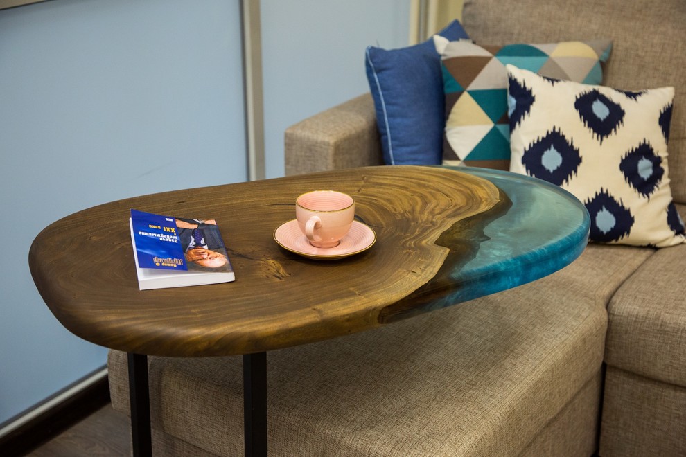 Столешница из Карагача с заливкой цвета Тиффани